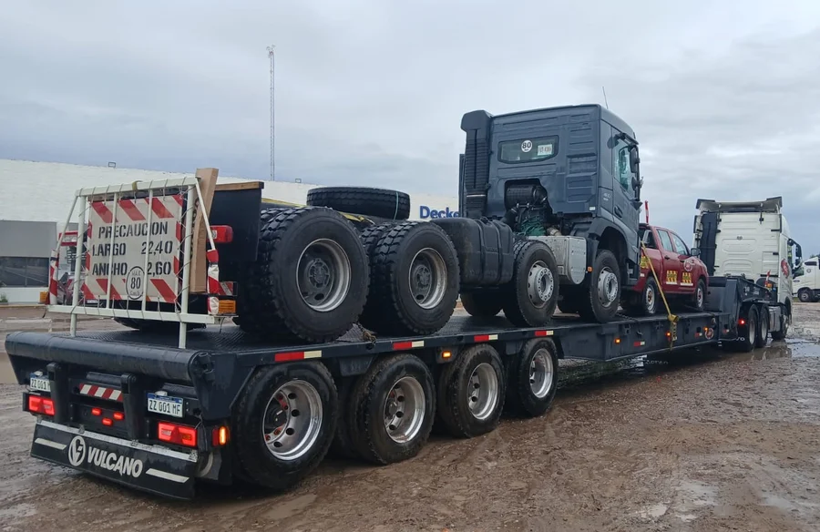 Trailers y equipamiento de soporte operativo en locación petrolera